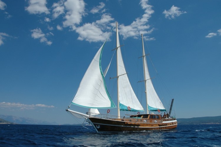 Motorová jachta Agora - plavba mezi ostrovy Jadranu