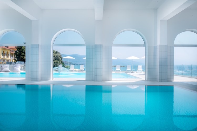 Family hotel Lišanj - vnitřní bazén