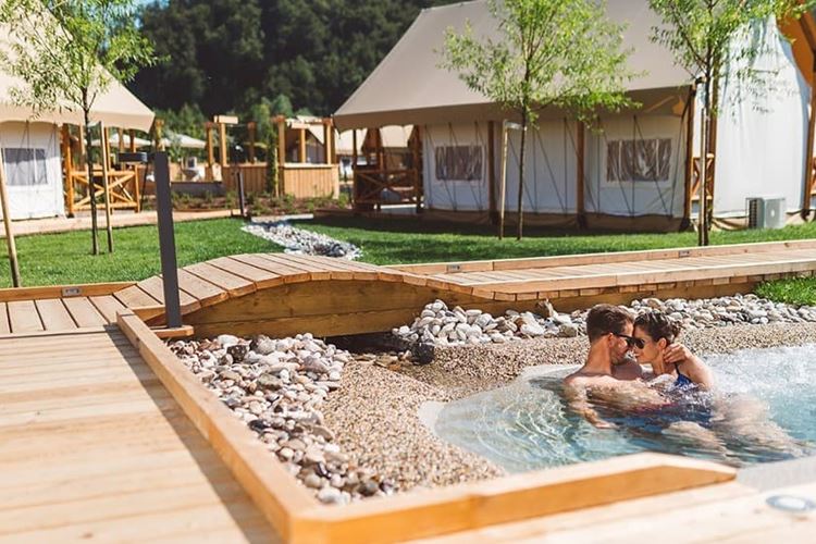 Glamping Tent M + Jacuzzi