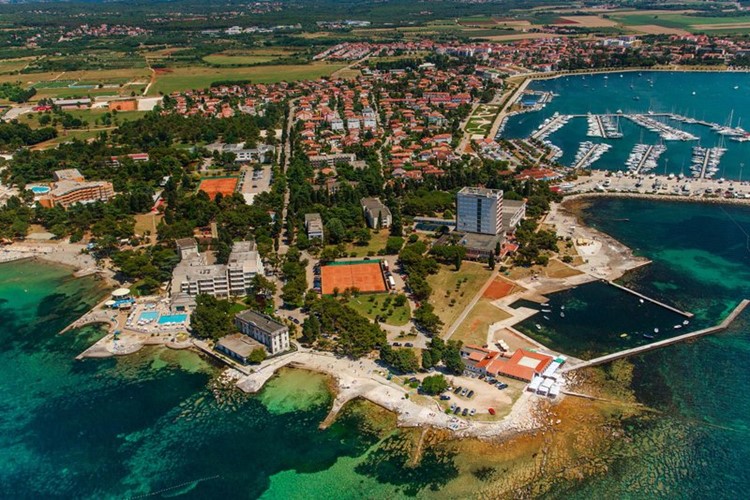 Depandance Jadran a hotel Adriatic (vpravo)