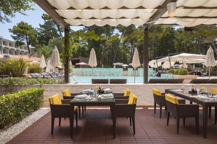 Hotel-Coral-Plava-Laguna_2022_Restaurants-Bars_Taverna-Mediteran-1024x683_800