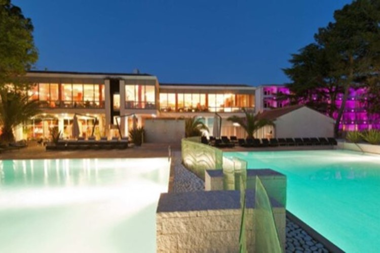 Hotel-Coral-Plava-Laguna_Outdoor-Swimming-Pool-5-1024x402