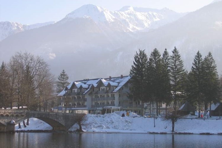 Hotel Jezero, 4 x nocleh + 4 x skipas Vogel