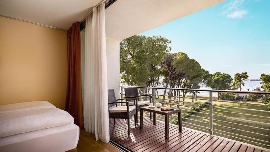 falkensteiner-hotel-adriana-superior-room-balcony-sea-view