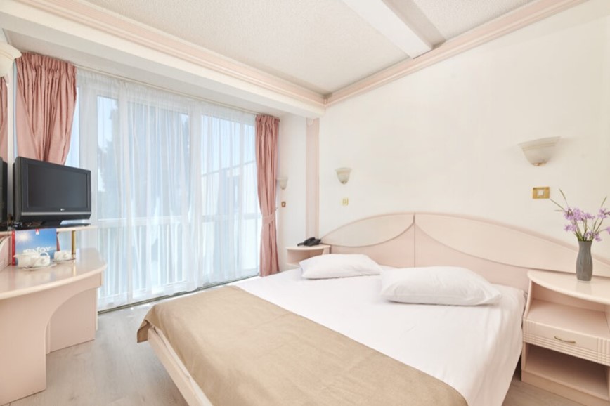 Hotel-Zorna-Plava-Laguna-2021-Accommodation-Units-Classic-Room-Sea-Side-C2N-1-1024x683_900