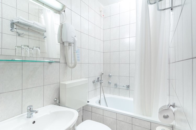 4. Standard Double Room Sea Side - Bathroom_Holiday Village Sagitta